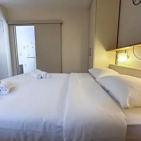 Апартаменти Eucalyptus - Ground Floor With Pool Near The Sea Жюан-ле-Пен